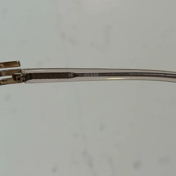 Guess Women's Y2K Vintage 2008 Sunglasses - Picture 8 of 10